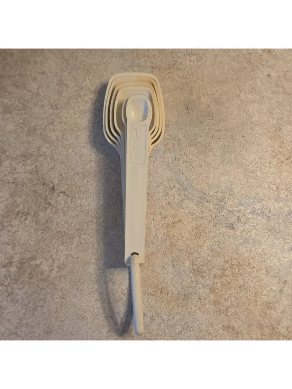 Vintage Cream Tupperware Measuring Spoons with Ring Set of 6 AS IS